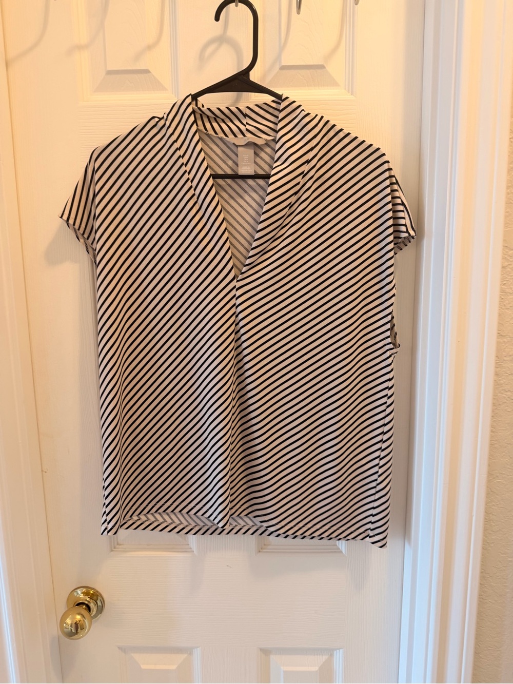 H&M Black & White Diagonal Stripe V-Neck Short Sleeve Top